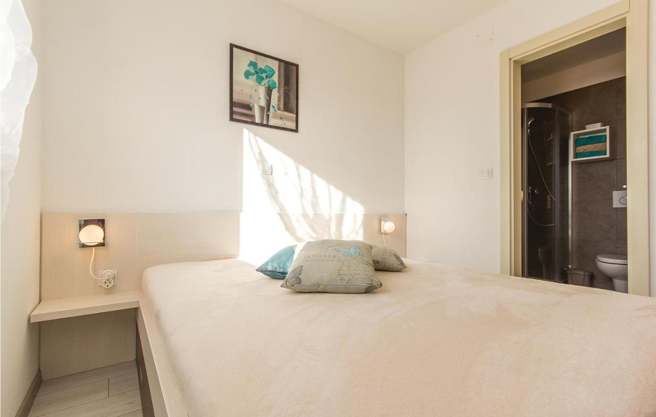 Lovely Apartment In Medulin With Kitchen Eksteriør bilde