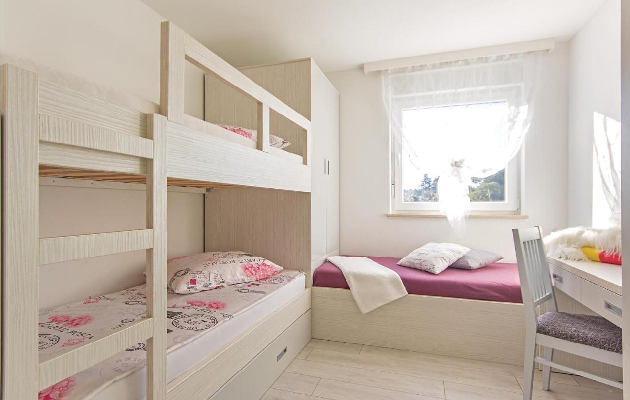 Lovely Apartment In Medulin With Kitchen Eksteriør bilde