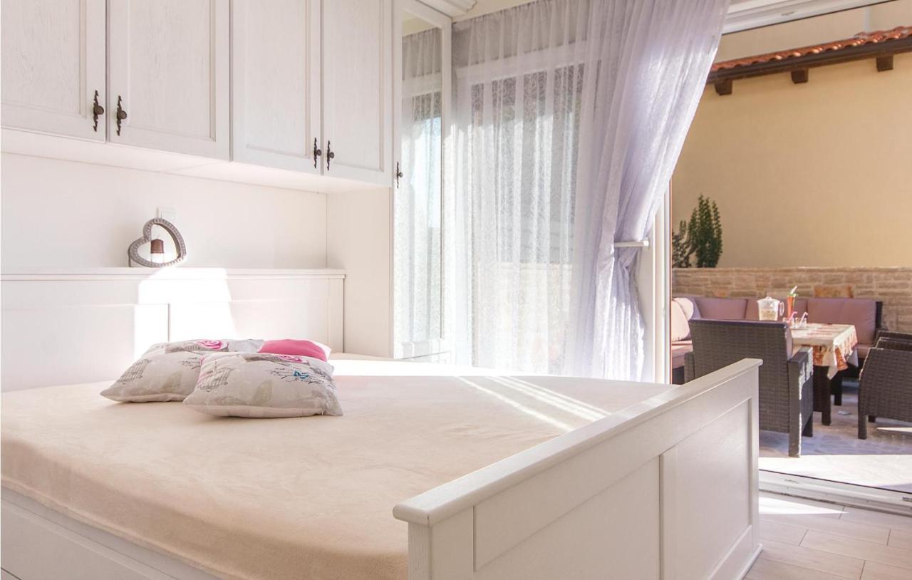 Lovely Apartment In Medulin With Kitchen Eksteriør bilde