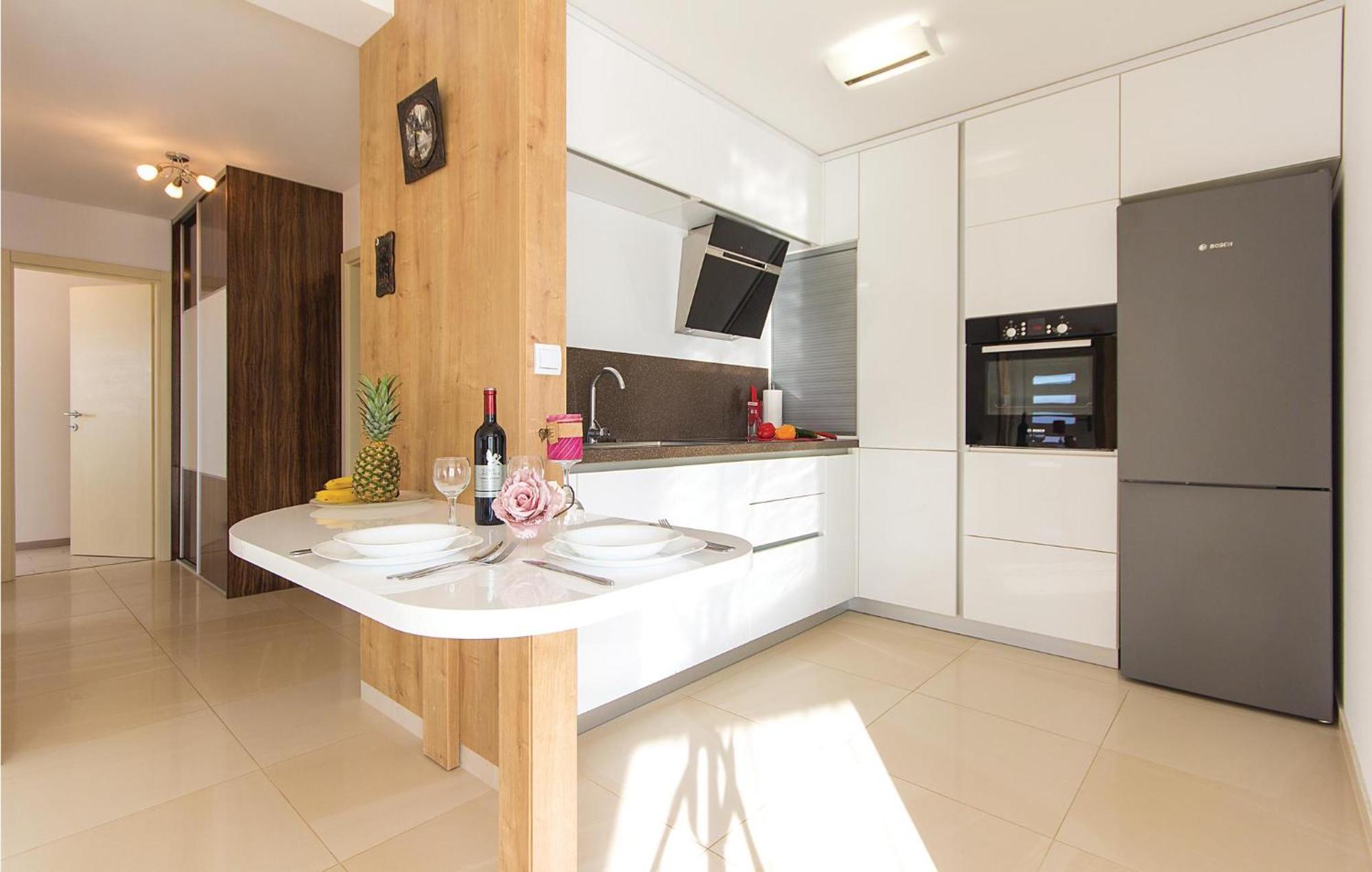 Lovely Apartment In Medulin With Kitchen Eksteriør bilde