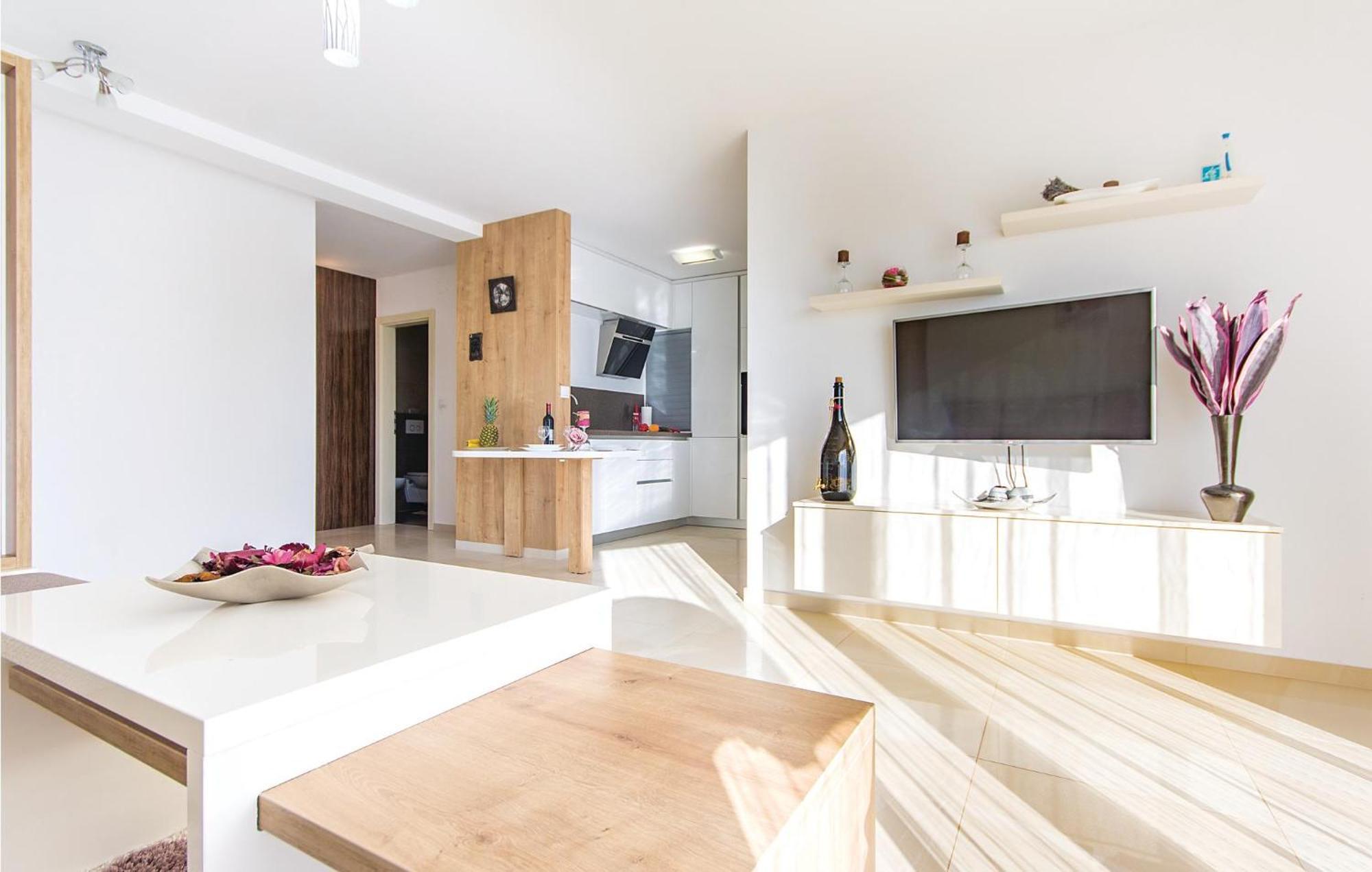 Lovely Apartment In Medulin With Kitchen Eksteriør bilde